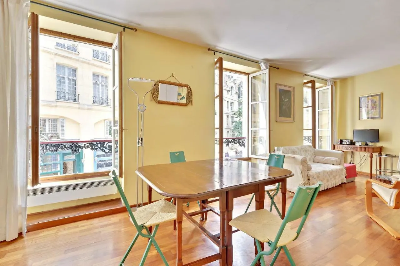 Panthéon cosy studio apartment Paris 0*,