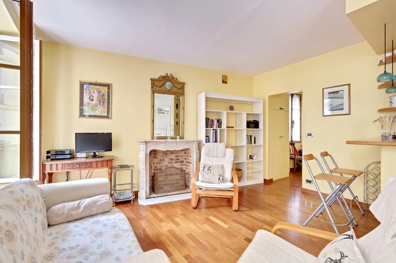 Panthéon cosy studio apartment Paris