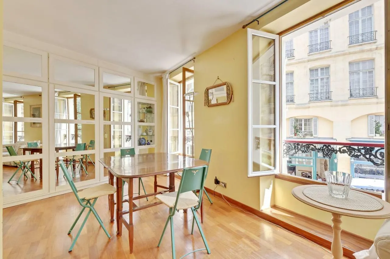 Panthéon cosy studio apartment Paris