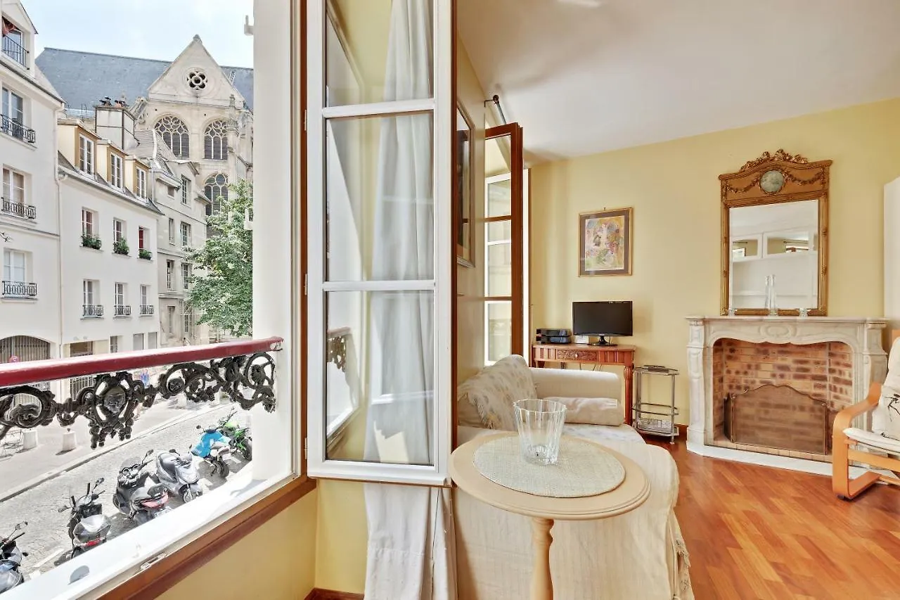 Panthéon cosy studio apartment Paris