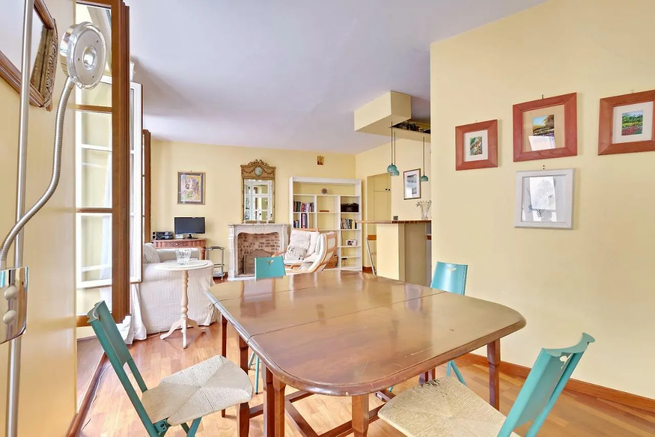 Panthéon cosy studio apartment Paris France